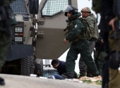 الاحتلال يعتقل ثلاثة مواطنين من إذنا غرب الخليل