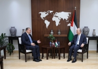 رئيس الوزراء يبحث مع السفير الأردني تعزيز وتنسيق الجهد الإغاثي في غزة والضفة
