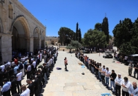 65 ألفا يؤدون الجمعة في المسجد الأقصى