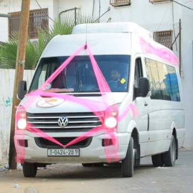 مركز صحة المرأة يفتتح اكتوبر الوردي بالباص الوردي