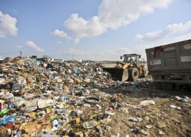 العثور على جثة طفل في مكب نفايات بمدينة غزة