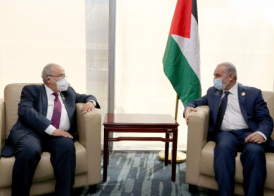 اشتية يثمن موقف الجزائر الداعم للقضية والشعب الفلسطيني
