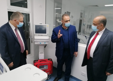 وزير العدل الفلسطيني والسفير دبور في جولة داخل مستشفى الهمشري