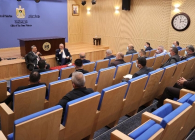 اشتية يستقبل وفدا من جامعة "خضوري" ويشيد بالنقلة النوعية التي تشهدها