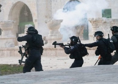 تواصل انتهاكات الاحتلال: شهيد وإصابات واعتقالات واعتداء واسع على الأقصى ومهاجمة أمسية للأطفال