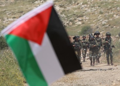 تواصل انتهاكات الاحتلال: إصابات واعتداء واسع على الأقصى وشعارات عنصرية على مسجد وتجريف واستهداف صيادين ومزارعين