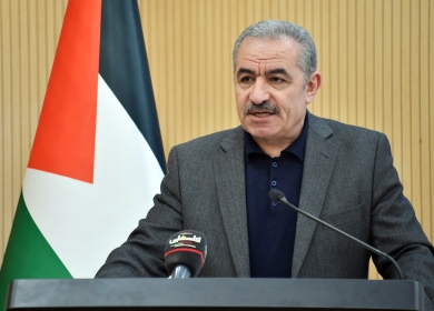 اشتية: عدم تفعيل قرارات المقاطعة لإسرائيل يشجعها على مواصلة جرائمها