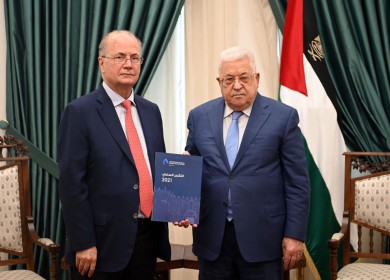 الرئيس يتسلم التقرير السنوي لصندوق الاستثمار الفلسطيني
