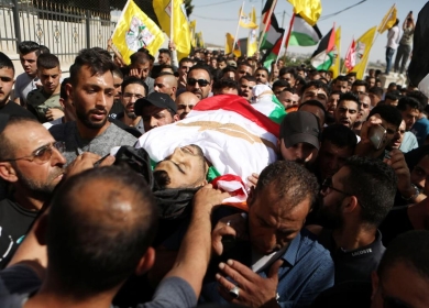 جماهير غفيرة تشييع جثمان الشهيد محمود أبو عَيْهور في حلحول