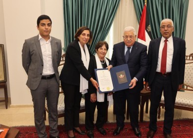 الرئيس يمنح المفكر والكاتب الراحل فيصل حوراني وسام الثقافة والعلوم والفنون