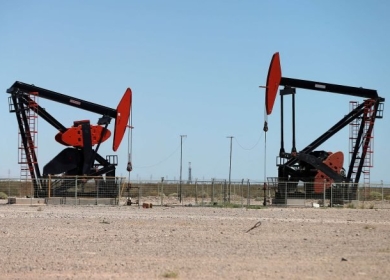 تفاوت أسعار النفط بفعل تقلبات الطلب ومخاوف الإمدادات