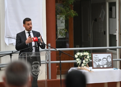 "الخارجية": إزاحة الستار عن جدارية تخليدا لذكرى وفاة الطبيب الفلسطيني منذر قعدان وعائلته