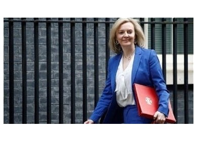 وزيرة الخارجية البريطانية ليز تراس تعلن ترشحها لخلافة جونسون