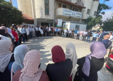 وقفة احتجاجية أمام مقر محافظة قلقيلية احتجاجا على اعتقال محافظ القدس