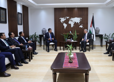 اشتية: افتتاح مقر الشركة الأردنية الفلسطينية للتسويق الزراعي في صلب استراتيجية الانفكاك عن الاحتلال