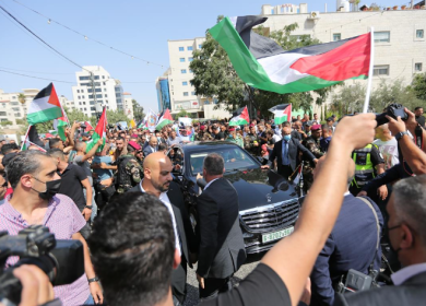 استقبال حاشد للرئيس لدى عودته إلى أرض الوطن