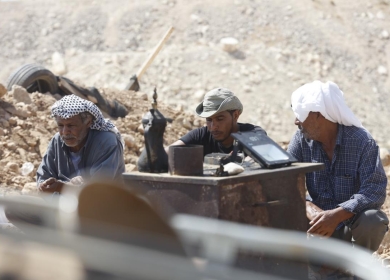 تواصل انتهاكات الاحتلال: إصابات واعتقالات وهدم واقتحام للأقصى وإغلاق "الحرم الإبراهيمي"