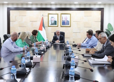 اشتية يطالب استراليا بالاعتراف بدولة فلسطين