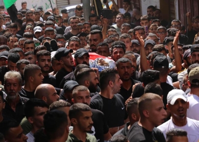 تشييع جثمان الشهيد يونس التايه في مخيم الفارعة إلى مثواه الأخير