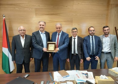 الوزير عساف يبحث مع مدير وكالة بيت مال القدس تعزيز التعاون