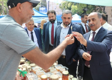 وزير الزراعة يفتتح المهرجان السنوي السادس لمنتجات النحل