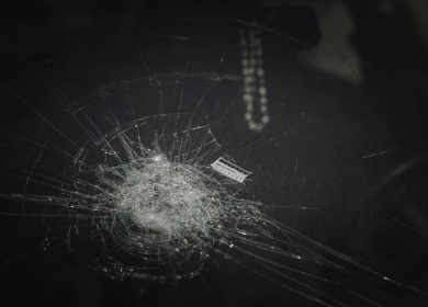 مستوطنون يهاجمون مركبات المواطنين على طريق جنين- نابلس