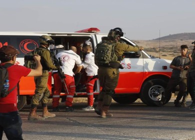 إصابة مواطنين واعتقال آخرين خلال اقتحام الاحتلال مخيم عسكر