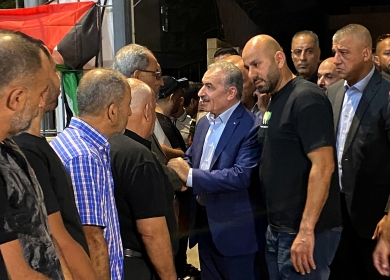 رئيس الوزراء يقدم واجب العزاء بشهداء جنين ومخيمها أبو التين وضبايا وتركمان