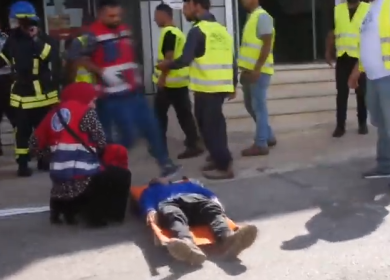 الدفاع المدني: تعاملنا مع 12 حالة تساقط شظايا صواريخ منذ السبت الماضي نتج عنها 4 إصابات طفيفة