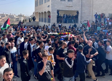 جماهير شعبنا في الخليل تشيع جثمان الشهيدة الطفلة فلة المسالمة