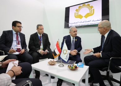 رئيس الوزراء يلتقي رئيس اتحاد الصناعات المصرية