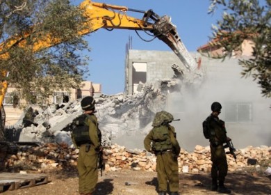 الاحتلال يهدم ثلاثة منازل في قرية المنية جنوب بيت لحم
