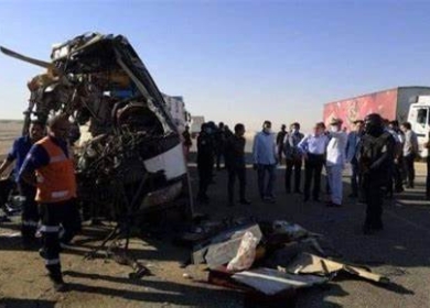 مصرع 12 شخصا وإصابة 30 آخرين في حادث سير جنوب القاهرة