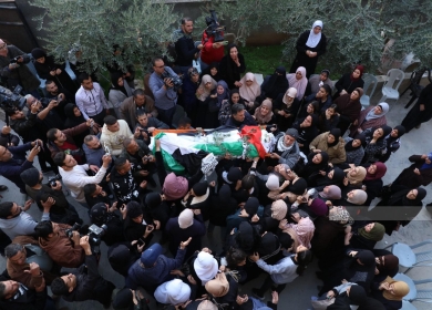 جماهير غفيرة تشيع جثمان الشهيدة الطفلة جنى زكارنة في جنين