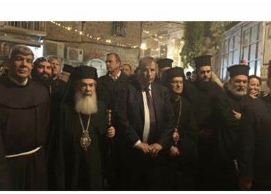 ممثلا عن الرئيس: خوري يشارك في اضاءة شجرة الميلاد بالقدس المحتلة