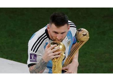 ميسي أفضل لاعب في مونديال قطر ومبابي يحصد جائزة الهداف