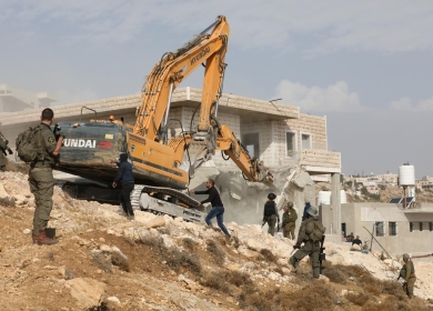 الاحتلال يهدم 5 منازل في يطا جنوب الخليل