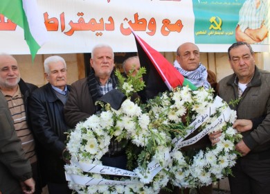 قيادة حركة فتح وفصائل منظمة التحرير الفلسطينية في لبنان تُكلِّل بالورد النصب التذكاري للشهداء في مدينة صيدا