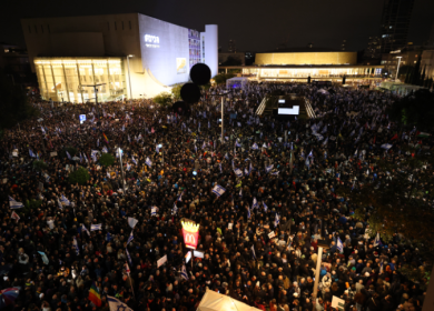 للأسبوع الثامن: عشرات الآلاف يتظاهرون ضد حكومة نتنياهو