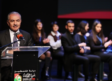 اشتية: من الضروري مخاطبة العالم بلغاته والتواصل مع فلسطينيي الشتات والتشبيك معهم
