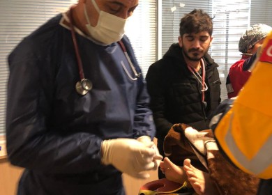 أطباء فلسطين يضمدون جراح تركيا