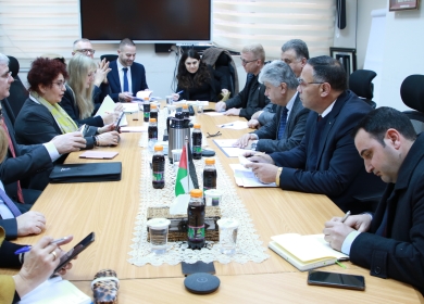 مجدلاني يطالب بالضغط على الاحتلال للإفراج عن الأموال المقتطعة