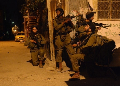 قوات الاحتلال تقتحم قرية يتما جنوب نابلس وتداهم منزلا