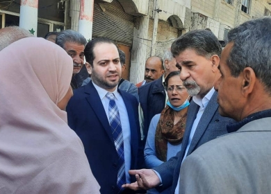 السفير عبد الهادي يشارك محافظ دمشق في جولته بمخيم اليرموك 