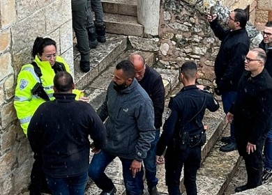 مستوطنان يحاولان الاعتداء على كنيسة "قبر العذراء مريم" في القدس