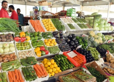تجار الفاكهة والخضار في غزة يرفضون قرار "حماس" رفع رسوم الاستيراد من 120% إلى 230%