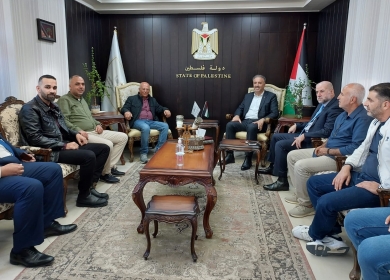 الوزير عساف يستقبل الأسير المحرر القائد كريم يونس