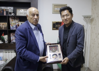 الفريق الرجوب يستقبل مدير الإعلام والبث التلفزيوني في المجلس الأولمبي الآسيوي