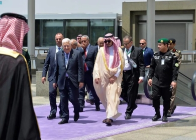 الرئيس يصل إلى جدة للمشاركة في القمة العربية الثانية والثلاثين