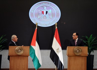 فلسطين ومصر توقعان بروتوكولات لتعزيز العلاقات الثنائية